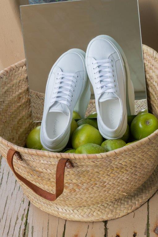 Apple Leather vs Traditional Leather: Performance, Sustainability & Material Innovation